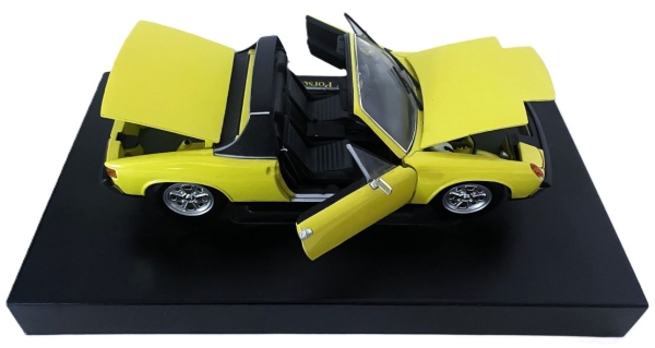 Revell Porsche Volkswagen 914 Targa 1969 Metallmodell auf Sockel (7408)